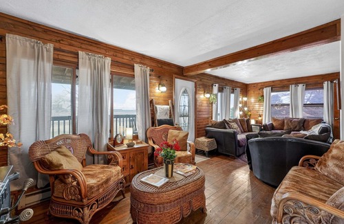Buffalo Ridge Cabin | Rustic Shadows - Sioux Falls Escape, Firepit, Pet Friendly!