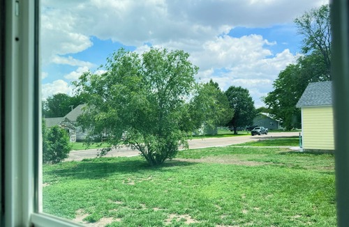 Goodland House | Rustic Spa Escape Near I-70