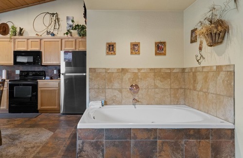 Branson Theater District Cabin | Rustic Studio Cabin with King Bed and Jacuzzi Tub