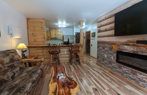 Coloma Apartment | Rustic yet Luxurious Log Cabin apartments