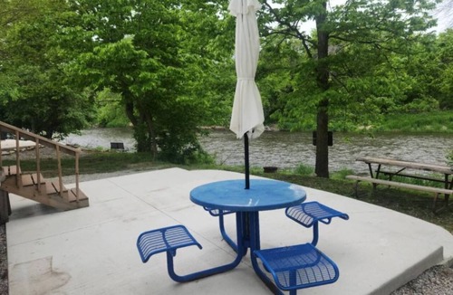 Mason City RV Rental | RV Bunkhouse on the River
