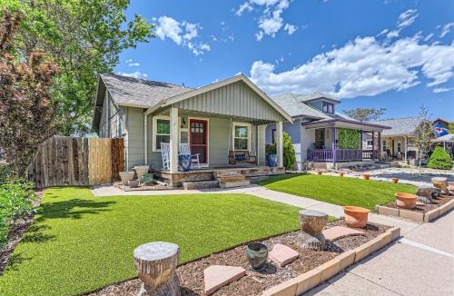Englewood House | S Broadway DU Artsy Bungalow Cherry Hills