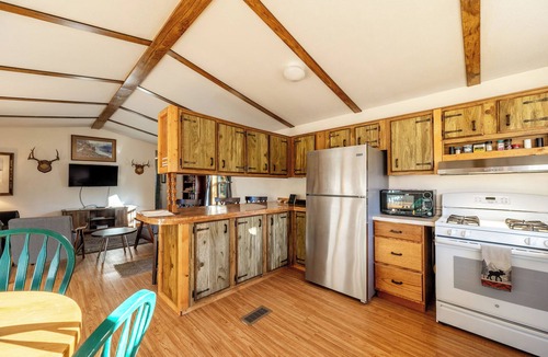 Saddlestring House | Sadie's Place, Two Bedroom tucked into paradise.