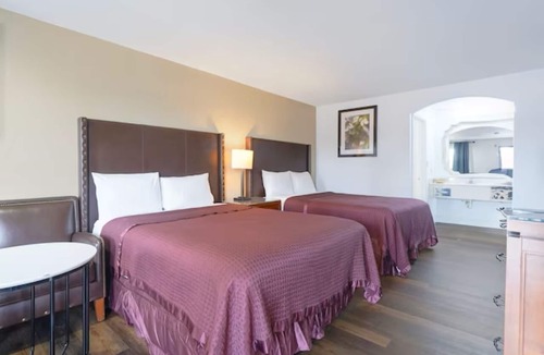 San Augustine Hotel | San Augustine: Clean 2 Full Beds Non-Smoking Room.