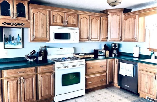 Markesan Cottage | Sandy Beach Lakefront Cottage on Green Lake Terrace
