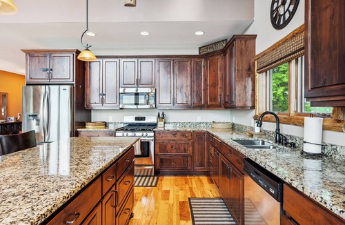 Merrifield Cabin | Sandy Beach, Pool Table, 8 Beds, Family Fun
