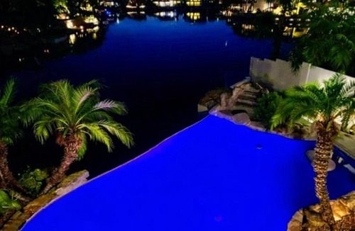Arrowhead Lakes Ski Chalet | Santorini