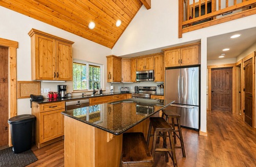Ardenvoir Cabin | Sauna | Deck | Firepit | Near Lakes | WIFI | BBQ