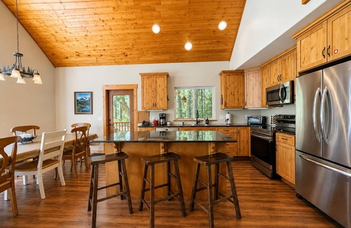 Ardenvoir Cabin | Sauna | Deck | Firepit | Near Lakes | WIFI | BBQ