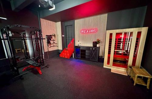 Loveland House | Sauna, Gym, Hot Tub and 4bd Home