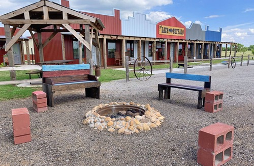 Cache Cabin | Saving the Longhorn Cabin near Wichita Mountains Medicine Park Cache, sleeps 2
