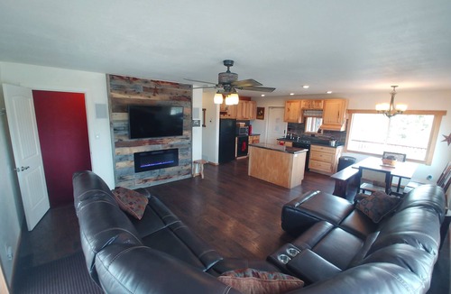Duchesne Cabin | Secluded Cabin+ 40 acres by Starvation! Free State Park Pass to use during stay!
