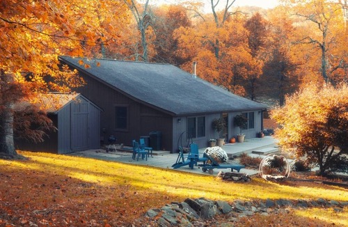 Pomona Cabin | Secluded Cabin. Art. Fast WiFi. Fireplace. New Kitchen