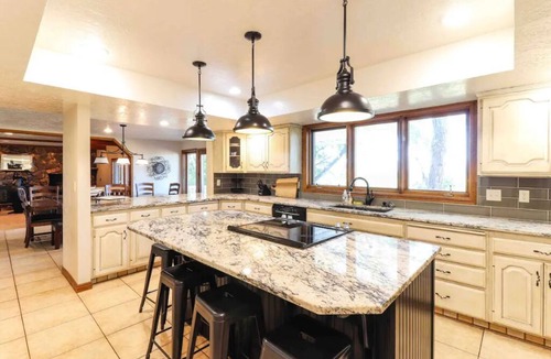 Lapoint House | Secluded gorgeous home. Sleeps 20+. New hot tub.
