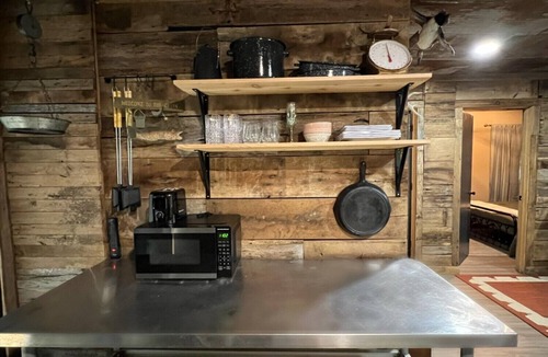 Osceola Cabin | Secluded Hunting & Fishing cabin in the Woods - Osceola, MO
