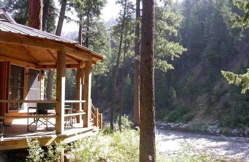 Darby House | Secluded Riverfront Paradise-the Tailwater House: not the average rental.