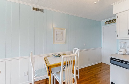 Morehead City Condo | Second-Floor Condo with Ocean View, Easy Beach Access & Shared Pool/Grills