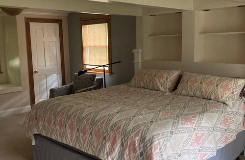 Springfield Ski Chalet | Serene 3-bedroom chalet in Springfield without Wifi