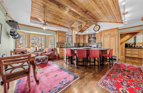 Leawood House | Serene 4BR Lake House in Upscale Leawood
