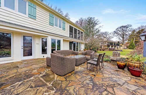 Leawood House | Serene 4BR Lake House in Upscale Leawood