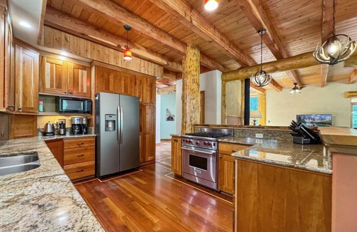 McCall Cabin | Serene Log Cabin Retreat with Hot Tub & Fire Pit