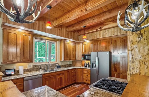 McCall Cabin | Serene Log Cabin Retreat with Hot Tub & Fire Pit