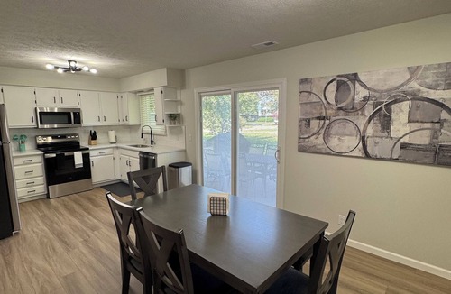 Lincoln House | Serenity on Granada: Spacious 2BR Retreat/2.5BA+Garage Near Haymarket & UNL