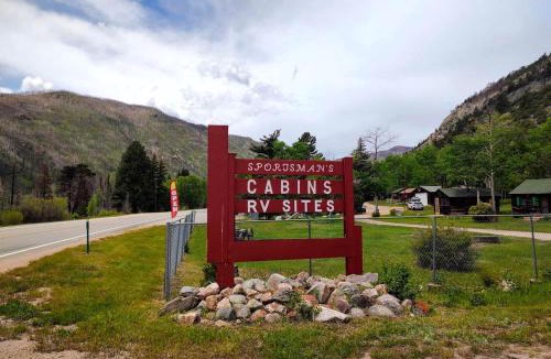 Bellvue House | Simple Mountain Cabin for a Rustic Mountain Retreat near Well Gulch Nature Trail, company