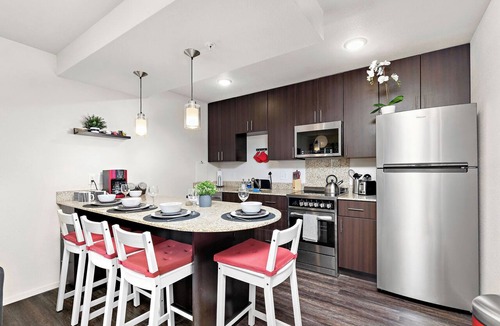 Overland Park Apartment | Sinatra's Escape King Bd Fast WiFi Dedicated Parking and Workspace Accessible