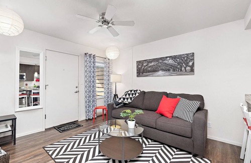 Overland Park Apartment | Sinatra's Escape King Bd Fast WiFi Dedicated Parking and Workspace Accessible