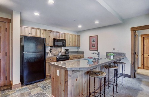 Christie Heights Condo | Ski-In, Gondola-Out Mountain Thunder 2BR Condo on Skyway Skiway