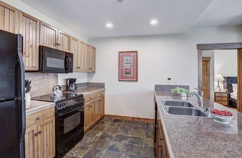 Christie Heights Condo | Ski-In, Gondola-Out Mountain Thunder 2BR Condo on Skyway Skiway