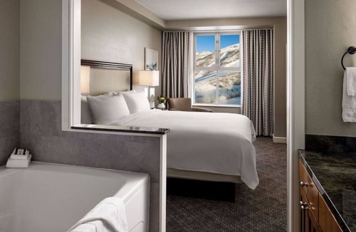 North Park City Hotel | Ski In/Out - Marriott Mountainside