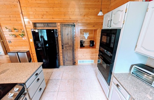 Bailey Cabin | Sky Cabin - 10 Acres - Hot Tub