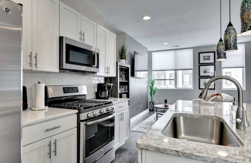 Dahlman Condo | Skyline Stay - Near Downtown & Zoo+ Garage+Rooftop