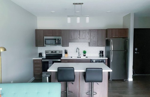 Downtown Des Moines Apartment | Sleepover | Contemporary 1BD/1BA - DTWN Des Moines