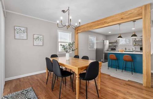 Independence House | Sleeps 10 Pets ok 4 bedrooms