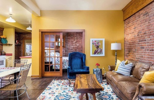 Riverview House | Sleeps 12, 5 King beds, 2 LivingRooms+ 2 Kitchens