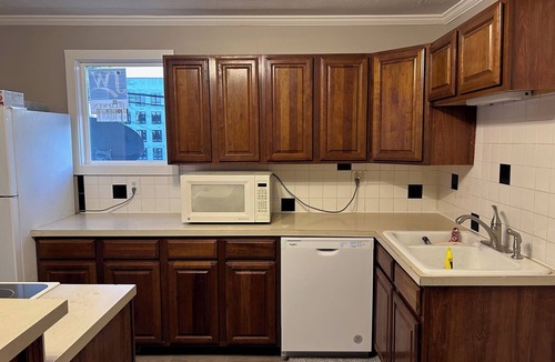 Dundee-Happy Hollow Historic District House | Sleeps 12 King Bed Near Zoo, Dundee & Blackstone