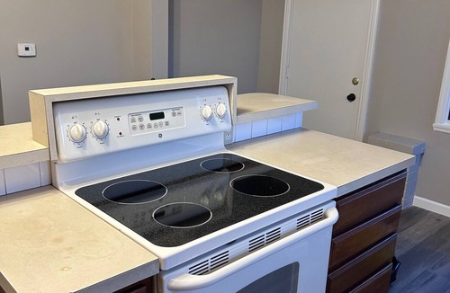 Dundee-Happy Hollow Historic District House | Sleeps 12 King Bed Near Zoo, Dundee & Blackstone