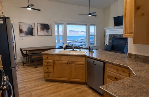 Cherimoya Hill House | Sleeps 22 : Lake-View Retreat with Game Room, Kayaks & Fire Pit