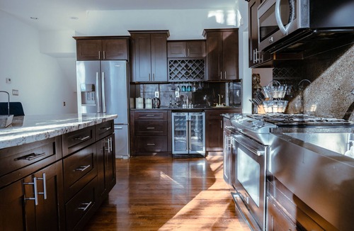 Southmoreland House | Sleeps 8, 7 Queen Beds, Centrally Located, Near Downtown KC & Country Club Plaza