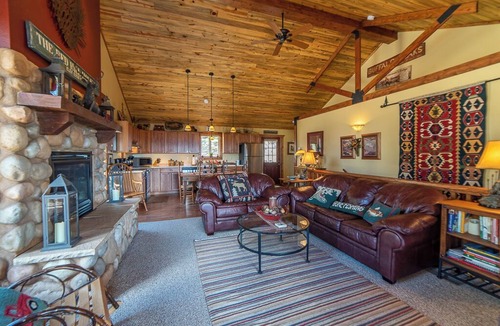Fairplay Cabin | Sleeps 8 Pet-Friendly, Game Room, Panoramic Views, 35 mi to Breck