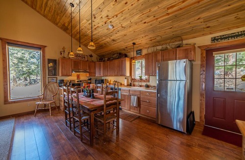 Fairplay Cabin | Sleeps 8 Pet-Friendly, Game Room, Panoramic Views, 35 mi to Breck