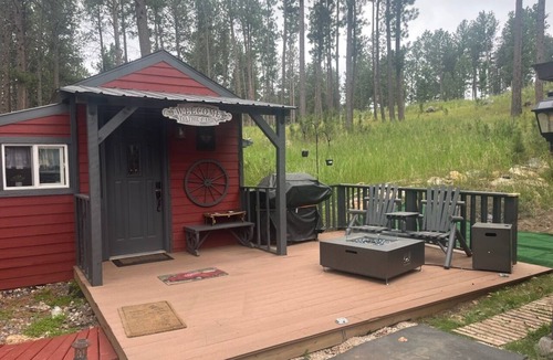 Custer Cabin | SMALL COZY CABIN ON PRIVATE PROPERTY