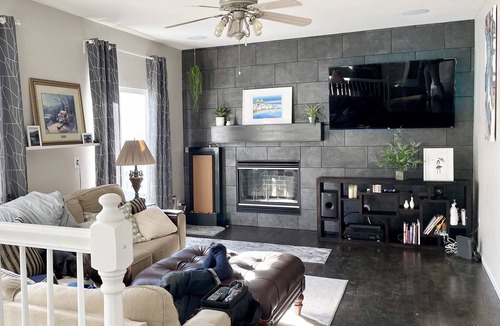 Thornton House | Smart Home with Hot Tub, Sauna and pool table