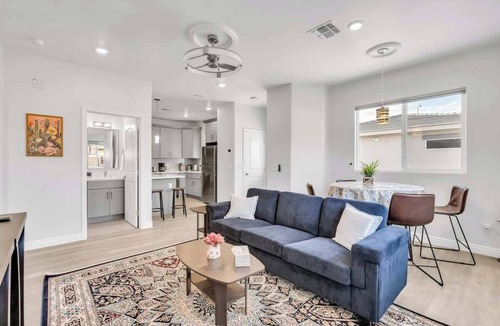 Barrio Hollywood House | Sonoran Summer Compound | 5BR Near UofA & Downtown