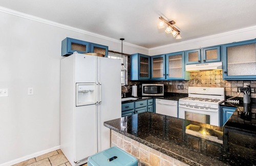Wichita House | Spacious 2,500 Sq Ft Wichita Home -3 Showers-2 Tubs-Near Base & Arena