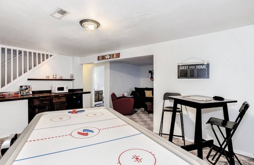 Wichita House | Spacious 2,500 Sq Ft Wichita Home -3 Showers-2 Tubs-Near Base & Arena