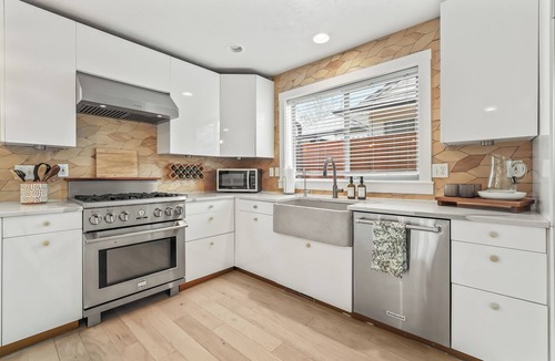 South Boise Village House | SPACIOUS! 2 Primary + 2 Queen rooms with a Primary on the main floor!